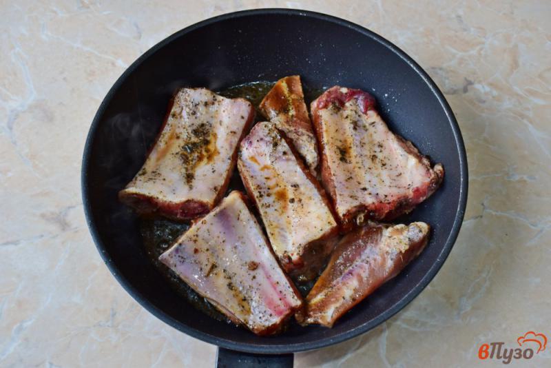 Фото приготовление рецепта: Свиные ребрышки в соевом маринаде шаг №4