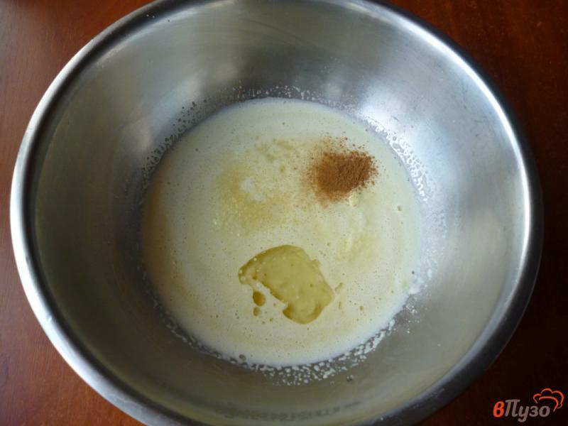 Фото приготовление рецепта: Яблочные блины с корицей шаг №4
