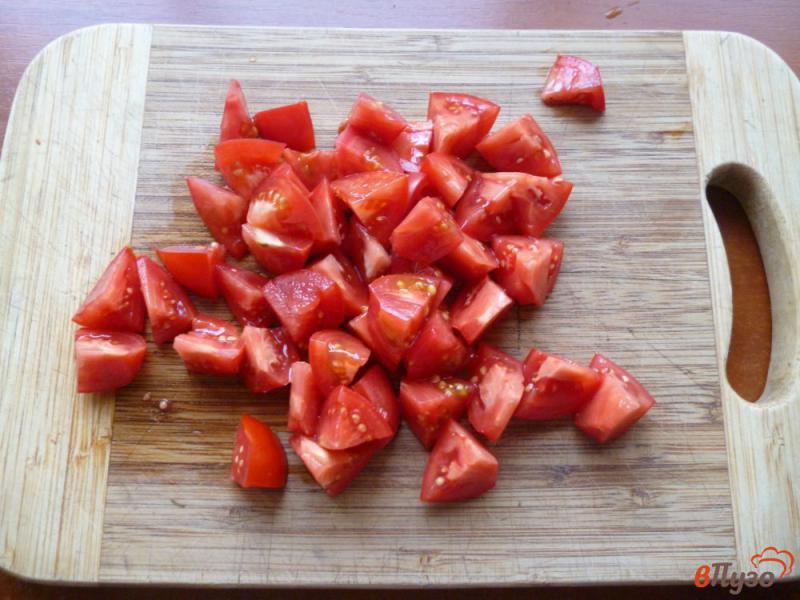 Фото приготовление рецепта: Салат из помидоров и колбасы шаг №1