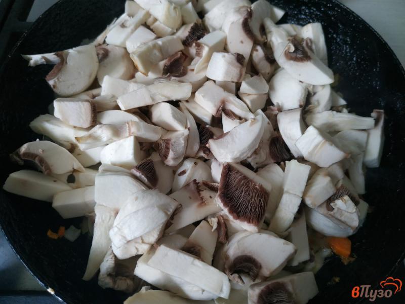 Фото приготовление рецепта: Гороховый суп с грибами шаг №5