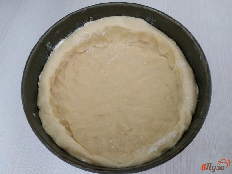 Фото приготовление рецепта: Открытый фруктовый пирог из песочного теста шаг №6