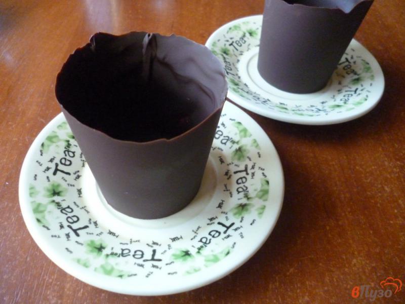 Фото приготовление рецепта: Творожный десерт в шоколадном стаканчике шаг №6