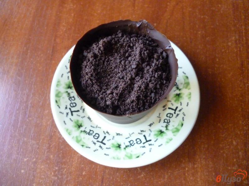 Фото приготовление рецепта: Творожный десерт в шоколадном стаканчике шаг №9