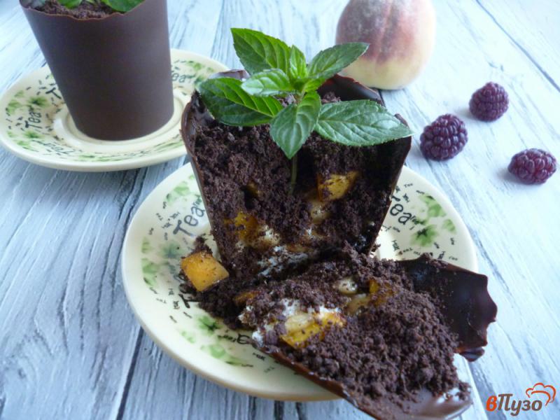 Фото приготовление рецепта: Творожный десерт в шоколадном стаканчике шаг №10