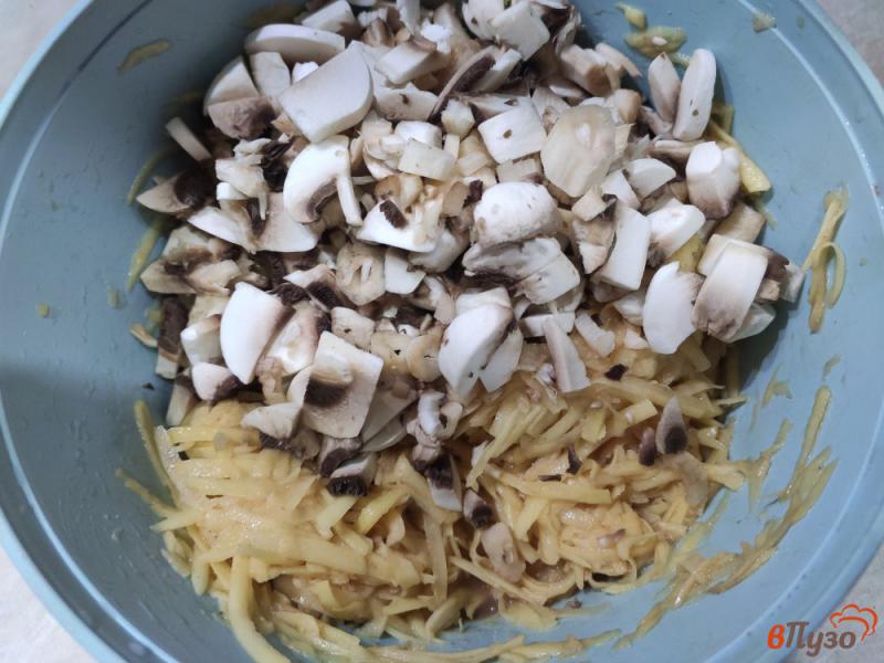 Фото приготовление рецепта: Картофельные драники с шампиньонами шаг №3