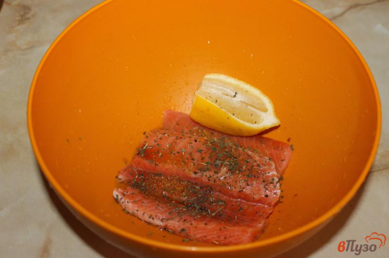 Фото приготовление рецепта: Филе лосося с травами на гриле шаг №3