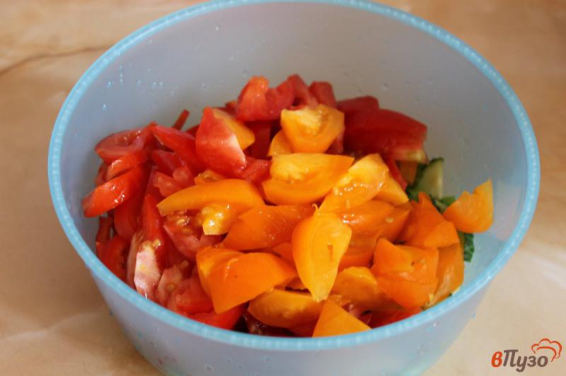 Фото приготовление рецепта: Овощной салат с вялеными помидорами и луком шаг №3