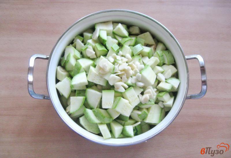 Фото приготовление рецепта: Овощной салат на зиму шаг №4