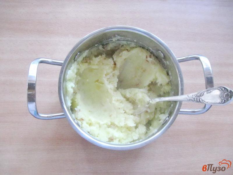 Фото приготовление рецепта: Вареники с картофелем и жареным луком шаг №3