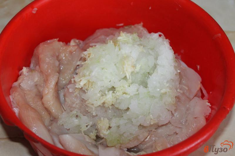 Фото приготовление рецепта: Отбивные из куриного мяса в луковом маринаде шаг №3