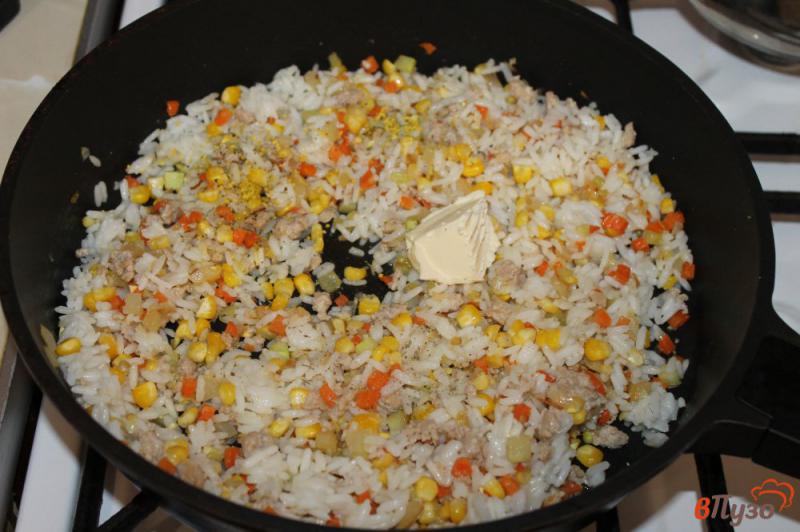 Фото приготовление рецепта: Рис с куриным фаршем и овощами шаг №5