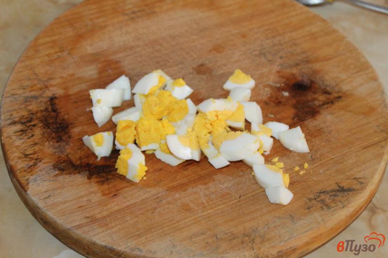 Фото приготовление рецепта: Суп на бульоне с яйцом и щавелем шаг №5