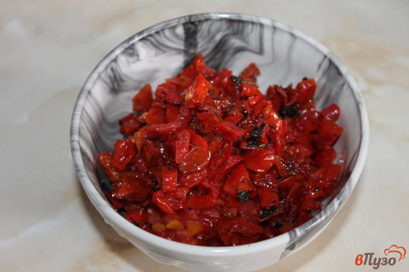 Фото приготовление рецепта: Брускетта с томатами сыром и чесноком шаг №2