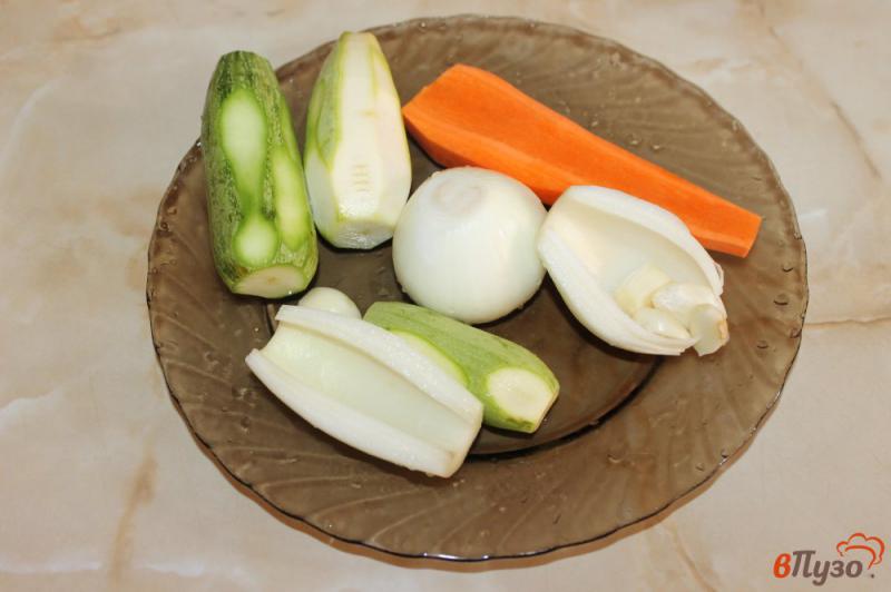 Фото приготовление рецепта: Куриные котлеты с кабачком и морковью шаг №2