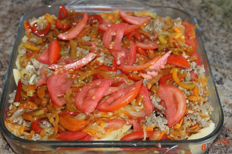 Фото приготовление рецепта: Картофельная запеканка с мясом и перцем шаг №5