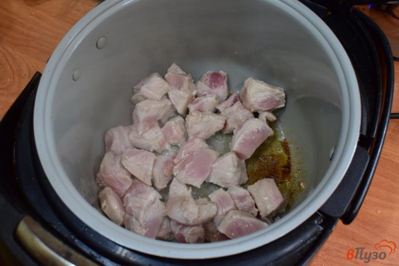 Фото приготовление рецепта: Капуста с мясом тушеная в мультиварке шаг №1