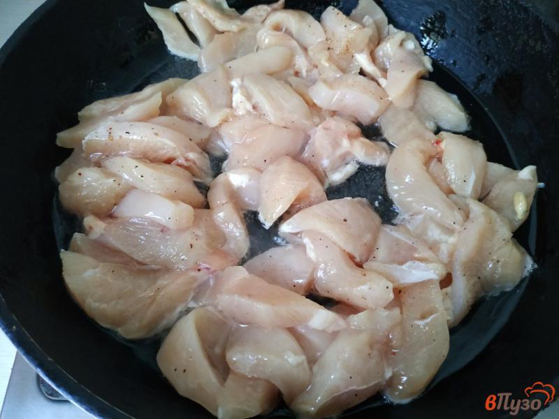 Фото приготовление рецепта: Куриное филе в соусе сацебели шаг №4