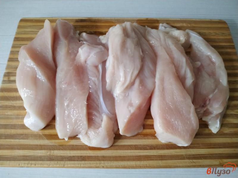 Фото приготовление рецепта: Куриные палочки жареные на сковороде шаг №1