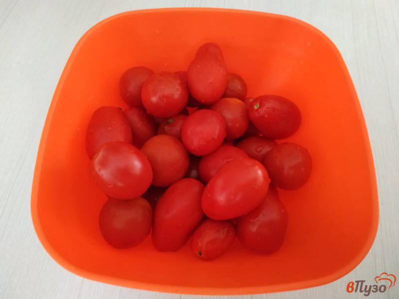 Фото приготовление рецепта: Консервированные помидоры с чесноком кетчупом и укропом шаг №1