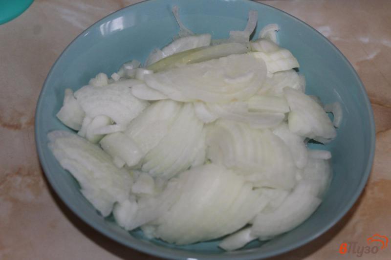 Фото приготовление рецепта: Белые грибы со шпинатом в сметанном соусе шаг №3