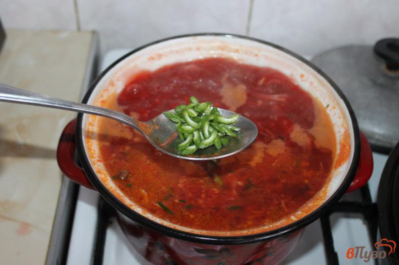 Фото приготовление рецепта: Борщ с помидорами и сельдереем шаг №6