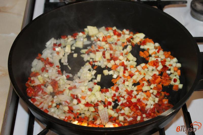 Фото приготовление рецепта: Суп с горохом и кукурузой шаг №3