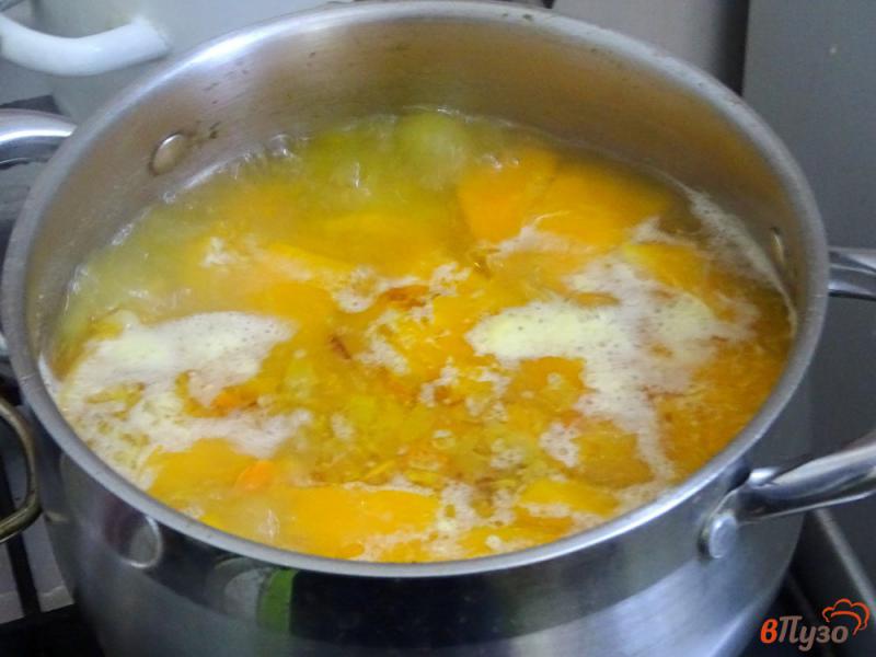Фото приготовление рецепта: Суп пюре из тыквы на курином бульоне шаг №7