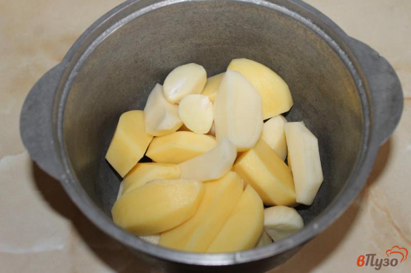 Фото приготовление рецепта: Картофельное пюре с чесноком и шпиком шаг №2
