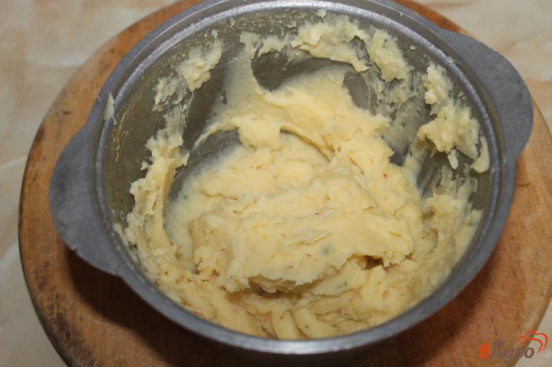 Фото приготовление рецепта: Картофельное пюре с чесноком и шпиком шаг №5