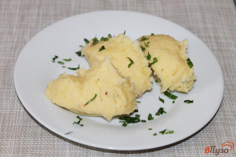Фото приготовление рецепта: Картофельное пюре с чесноком и шпиком шаг №6