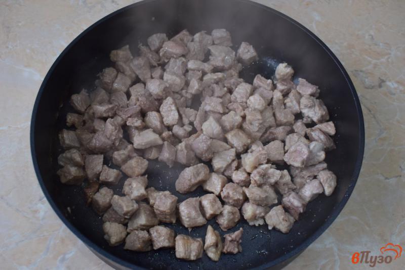 Фото приготовление рецепта: Макароны с мясом на сковороде шаг №1