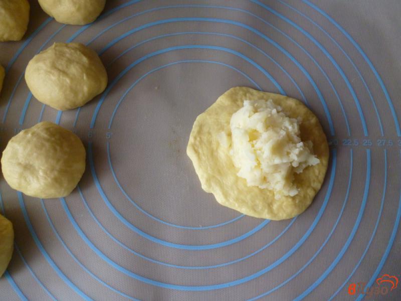 Фото приготовление рецепта: Пирожки с картошкой жареные шаг №5