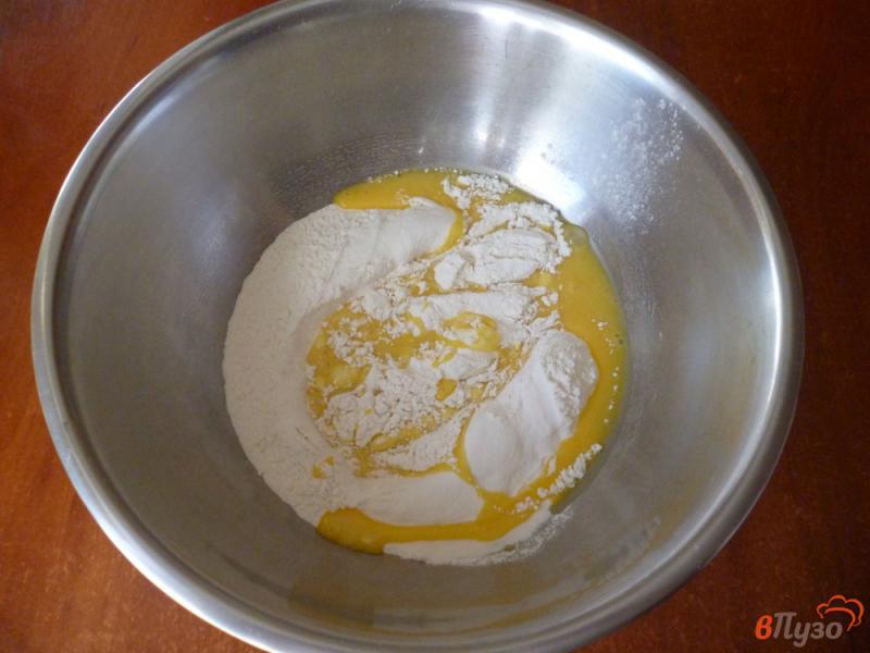Фото приготовление рецепта: Песочное печенье с вишней шаг №2
