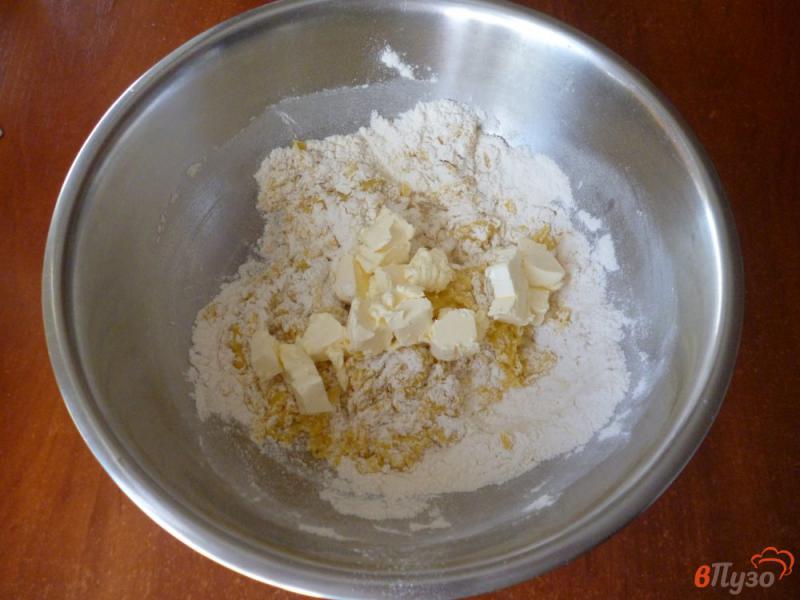 Фото приготовление рецепта: Песочное печенье с вишней шаг №3