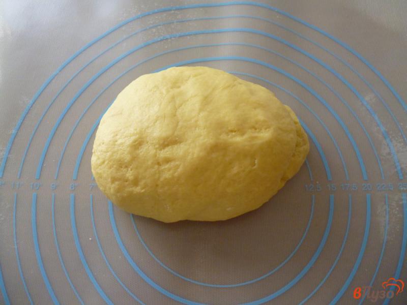 Фото приготовление рецепта: Песочное печенье с вишней шаг №4