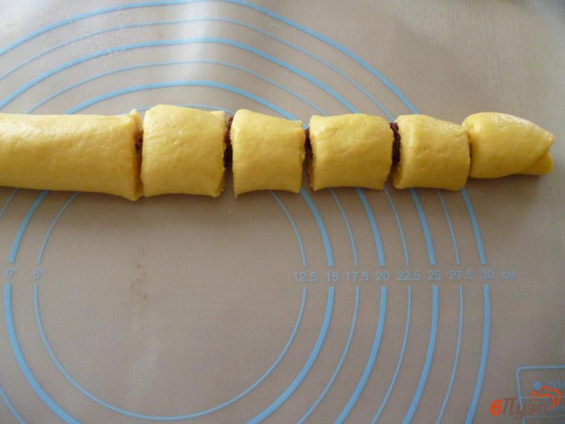 Фото приготовление рецепта: Песочное печенье с вишней шаг №6