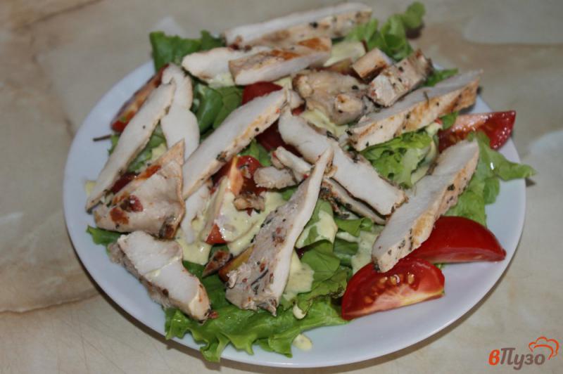 Фото приготовление рецепта: Салат с курицей и черри шаг №4