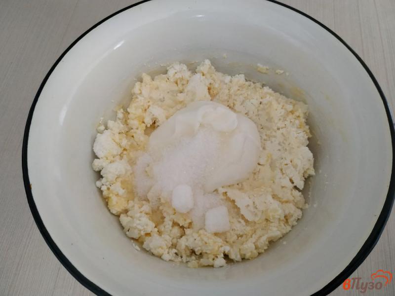 Фото приготовление рецепта: Творожная запеканка с рисом и изюмом шаг №2