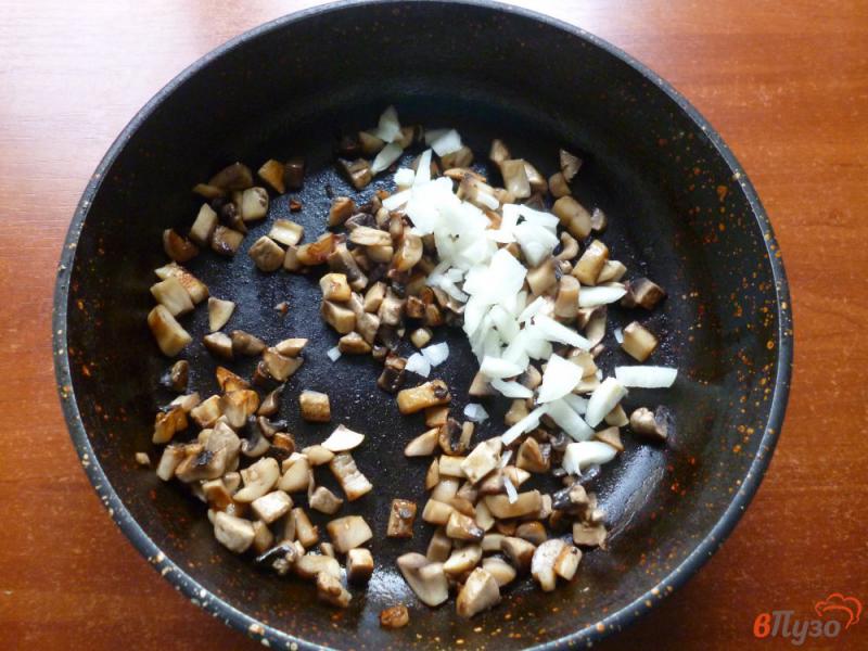 Фото приготовление рецепта: Котлеты в сметане с грибами шаг №6