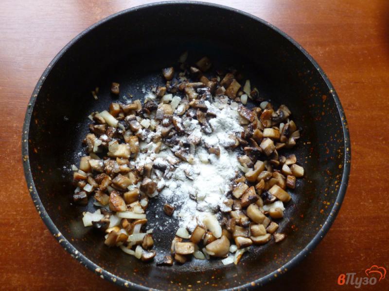 Фото приготовление рецепта: Котлеты в сметане с грибами шаг №7