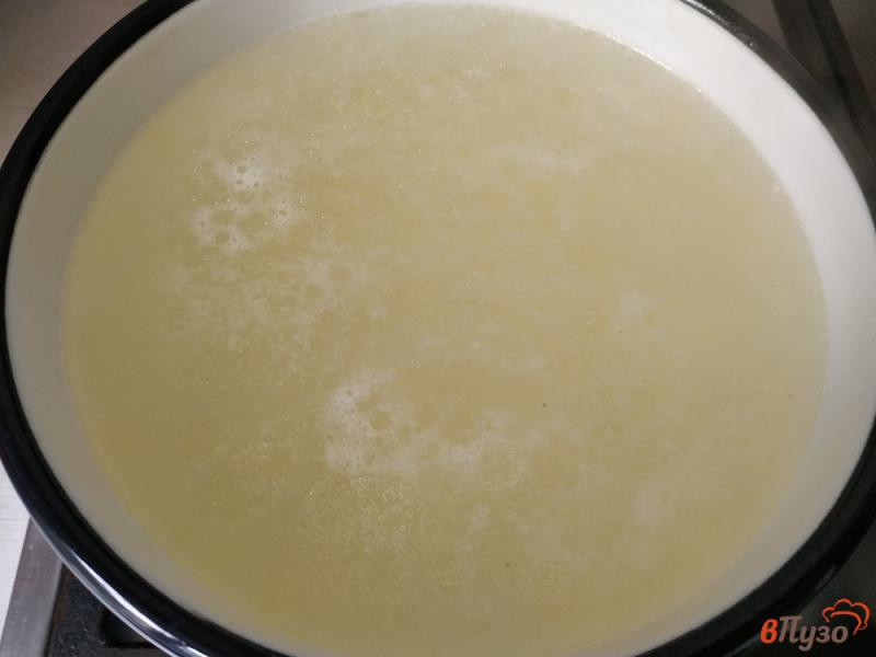 Фото приготовление рецепта: Куриный суп с овсяными хлопьями и кукурузой шаг №2