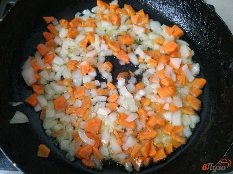 Фото приготовление рецепта: Куриный суп с овсяными хлопьями и кукурузой шаг №4
