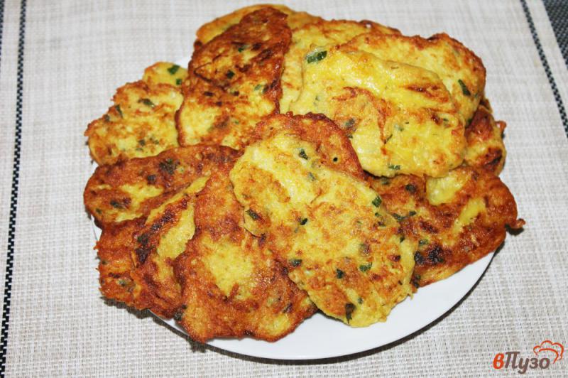 Фото приготовление рецепта: Картофельные драники с кабачком и мясом шаг №6