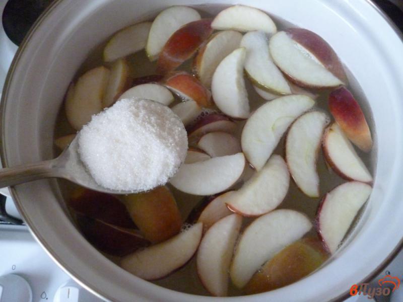Фото приготовление рецепта: Компот из яблок и малины шаг №1