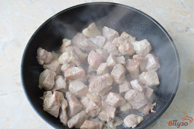 Фото приготовление рецепта: Свинина в томатно-сметанном соусе шаг №1