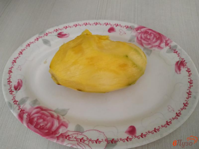 Фото приготовление рецепта: Смузи с манго на йогурте шаг №1