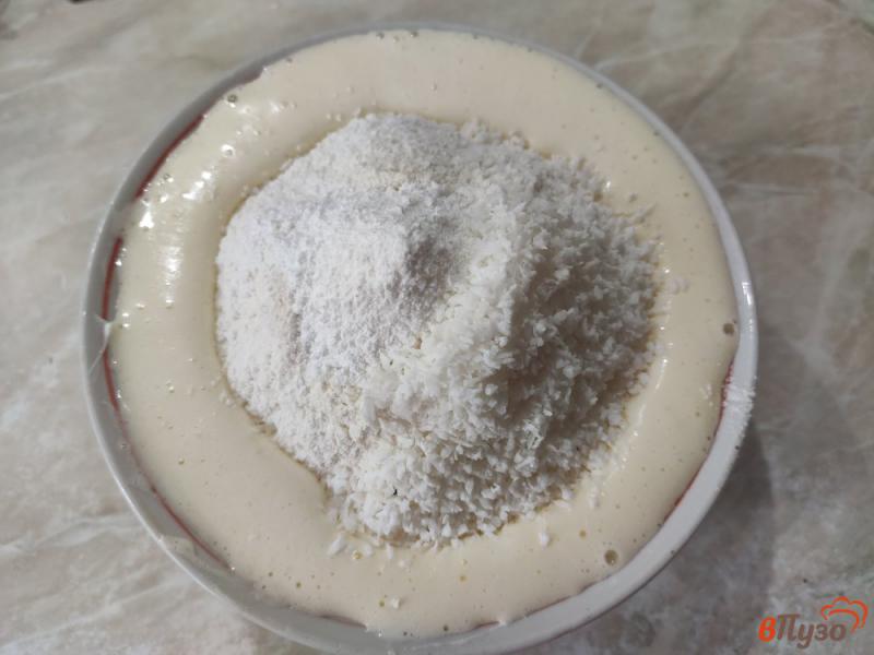 Фото приготовление рецепта: Песочное кокосовое печенье шаг №3