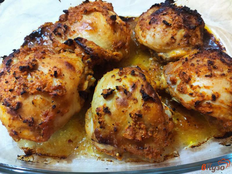 Фото приготовление рецепта: Куриные бедра в овощном маринаде шаг №6