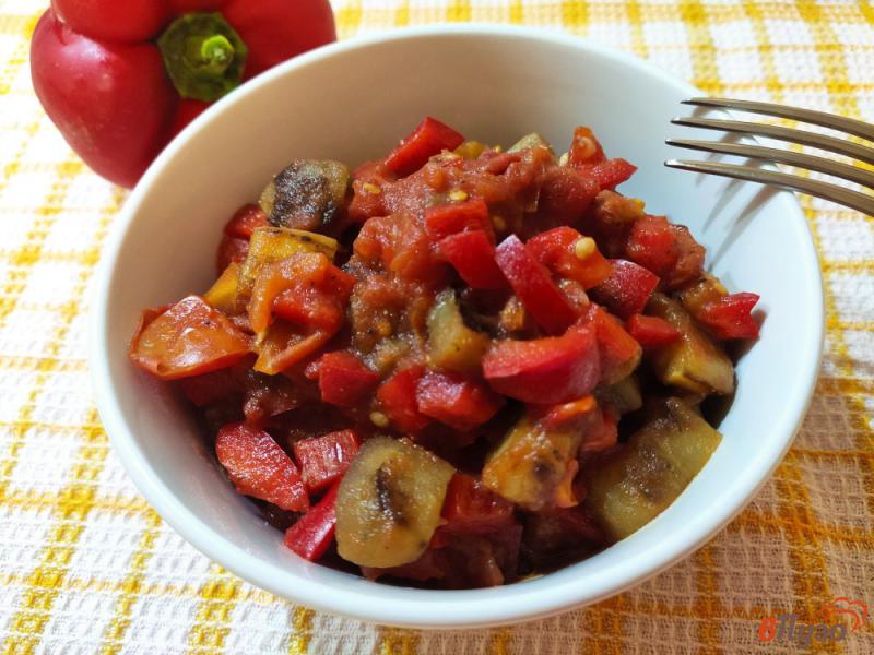 Фото приготовление рецепта: Теплый салат из баклажанов и помидоров шаг №7