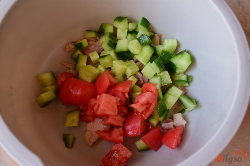 Фото приготовление рецепта: Салат с копченой курицей, и кукурузой шаг №2